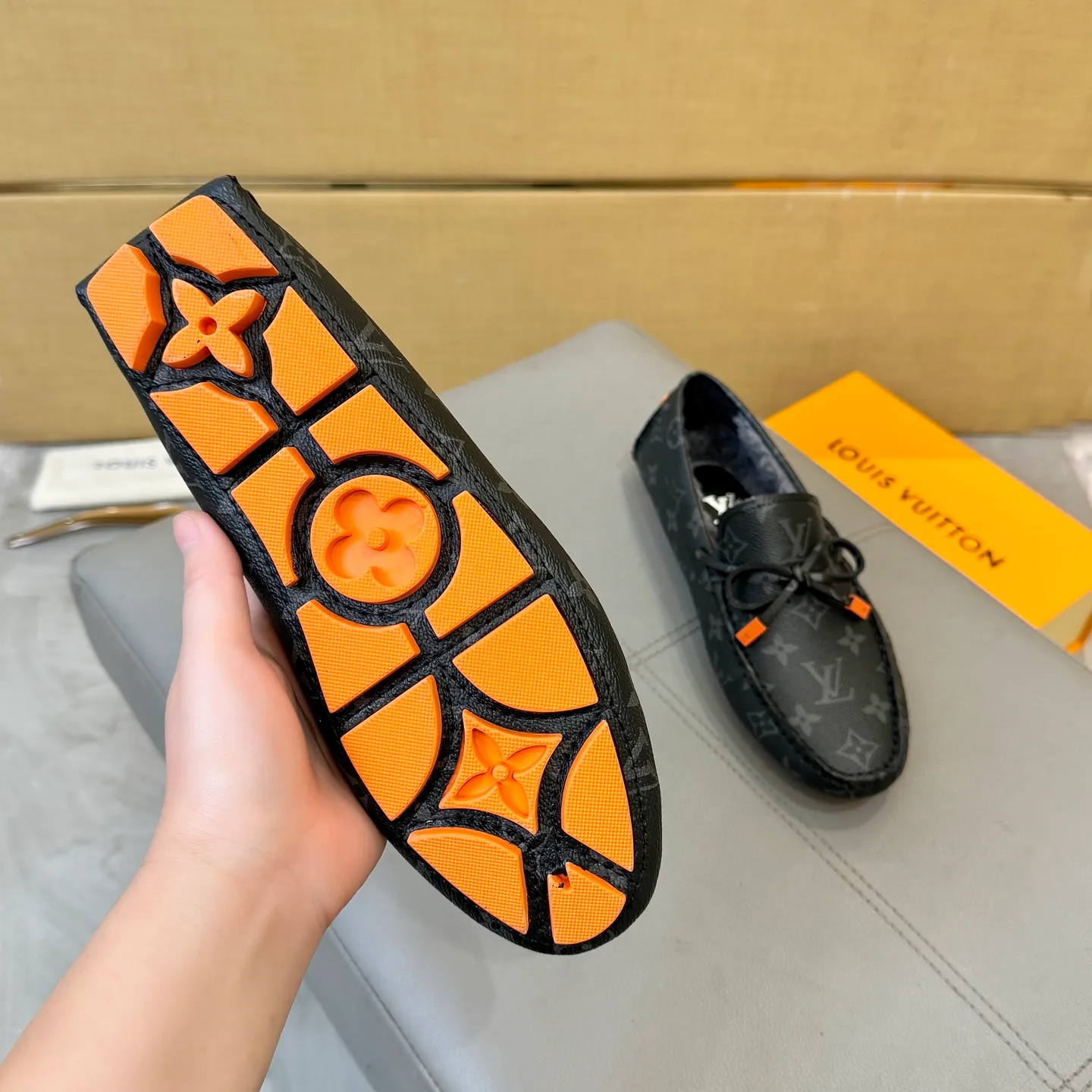 Factory price: 460💰 [LV] Autumn and winter style fur integrated 2025 men's beanie shoes (top version in the market) presbyopic leather ➕ real wool lining, original packaging. Size: 38-45